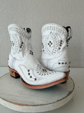 Lane Boots COSSETTE White Cowboy Booties Womens 9.5 Western Snip Toe Short Ankle